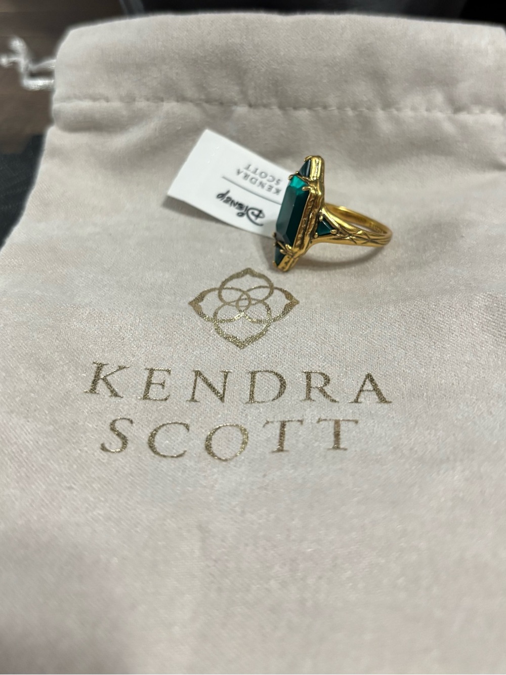 Kendra Scott x Disney The Queen Vintage Green Mother of Pearl Statement Ring - Picture 4 of 12